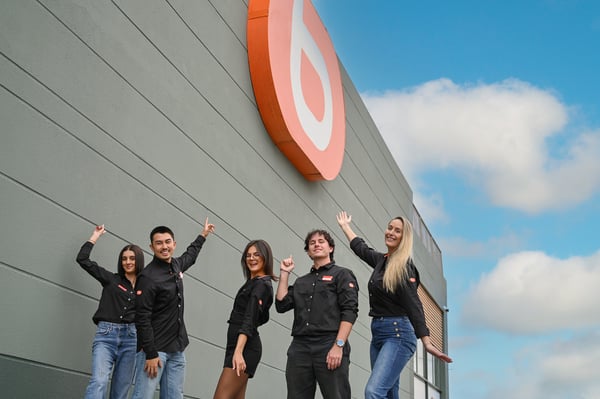 Cleo, Vahitea, Théa, Matthieu et Valentine, vos conseillers Boulanger Toulon Outdoor