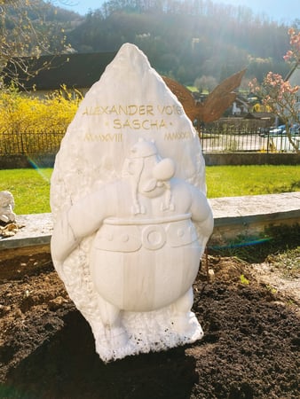 Kinder Grabmal Obelix