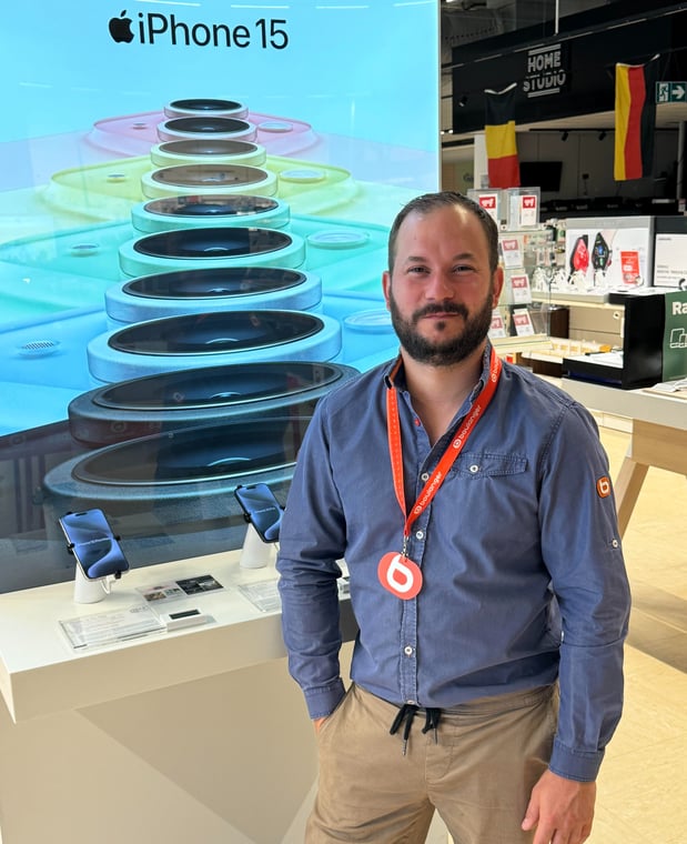 François, animateur commerce en multimédia dans le magasin Boulanger de Chalon sur Saône
