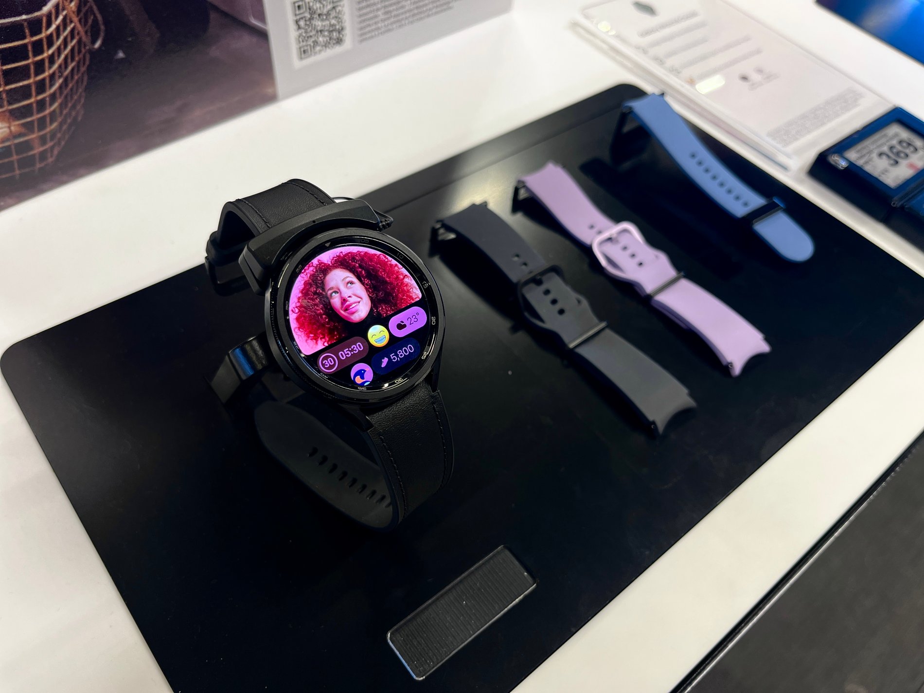 Montre connectée Samsung Galaxy Watch au sein du Boulanger Aix-en-Provence proche de Puyricard, Venelles, Pertuis, Eguilles et Salon de Provence
