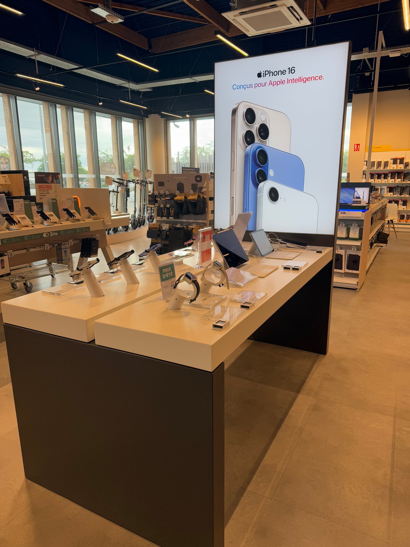 Table Apple côté Watch et iPad Boulanger Leers