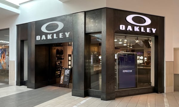 Oakley aurora hot sale outlet mall