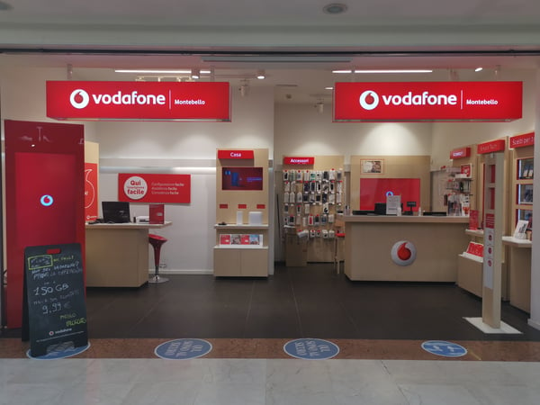 Vodafone Store | Montebello Della Battaglia