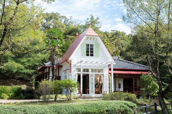 サツキとメイの家が見える展望台（どんどこ森エリア）