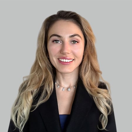 Niki Vakilova Advisor Headshot image