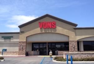 Vons Store Front Picture at 8891 Atlanta Ave in Huntington Beach CA