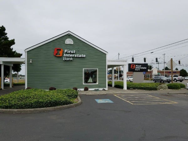 Exterior image of First Interstate Bank in Bandon, Oregon.