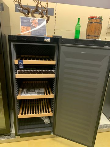 Venez retrouver notre gamme de cave a vin Liebherr Lie dans votre magasin Boulanger Lyon - Les Cordeliers