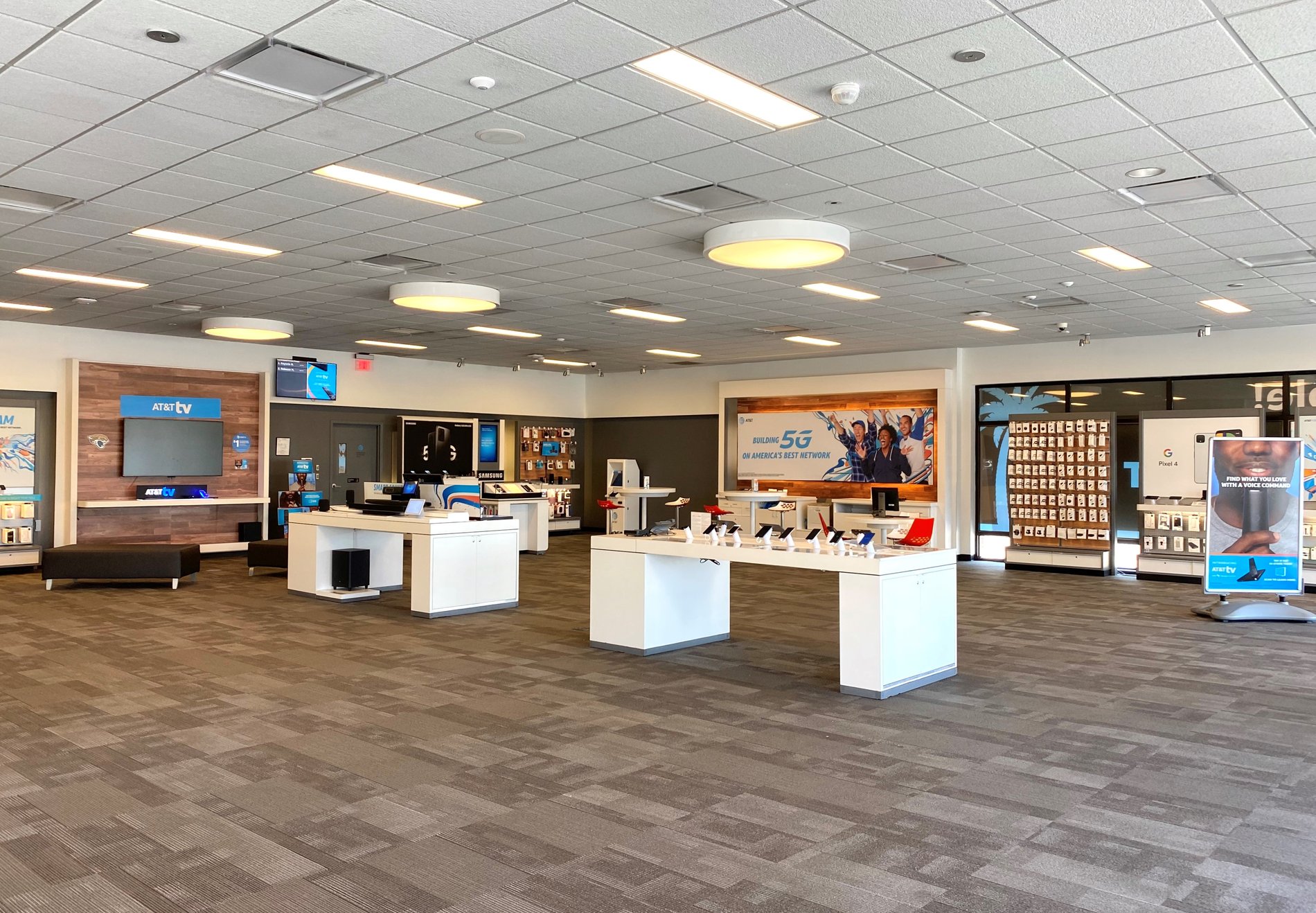 AT&T Store Regency Park iPhone SE w/ Curbside Pickup Jacksonville, FL