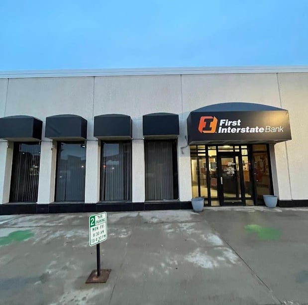 Exterior image of First Interstate Bank in O'Neill, NE.