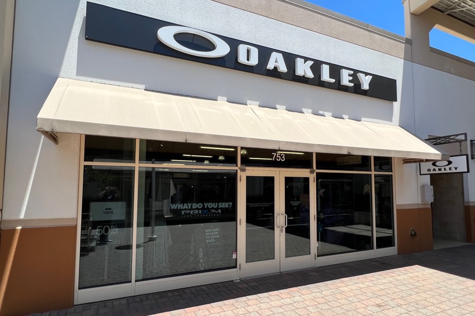 Aprender acerca 35+ imagen oakley grand prairie outlet