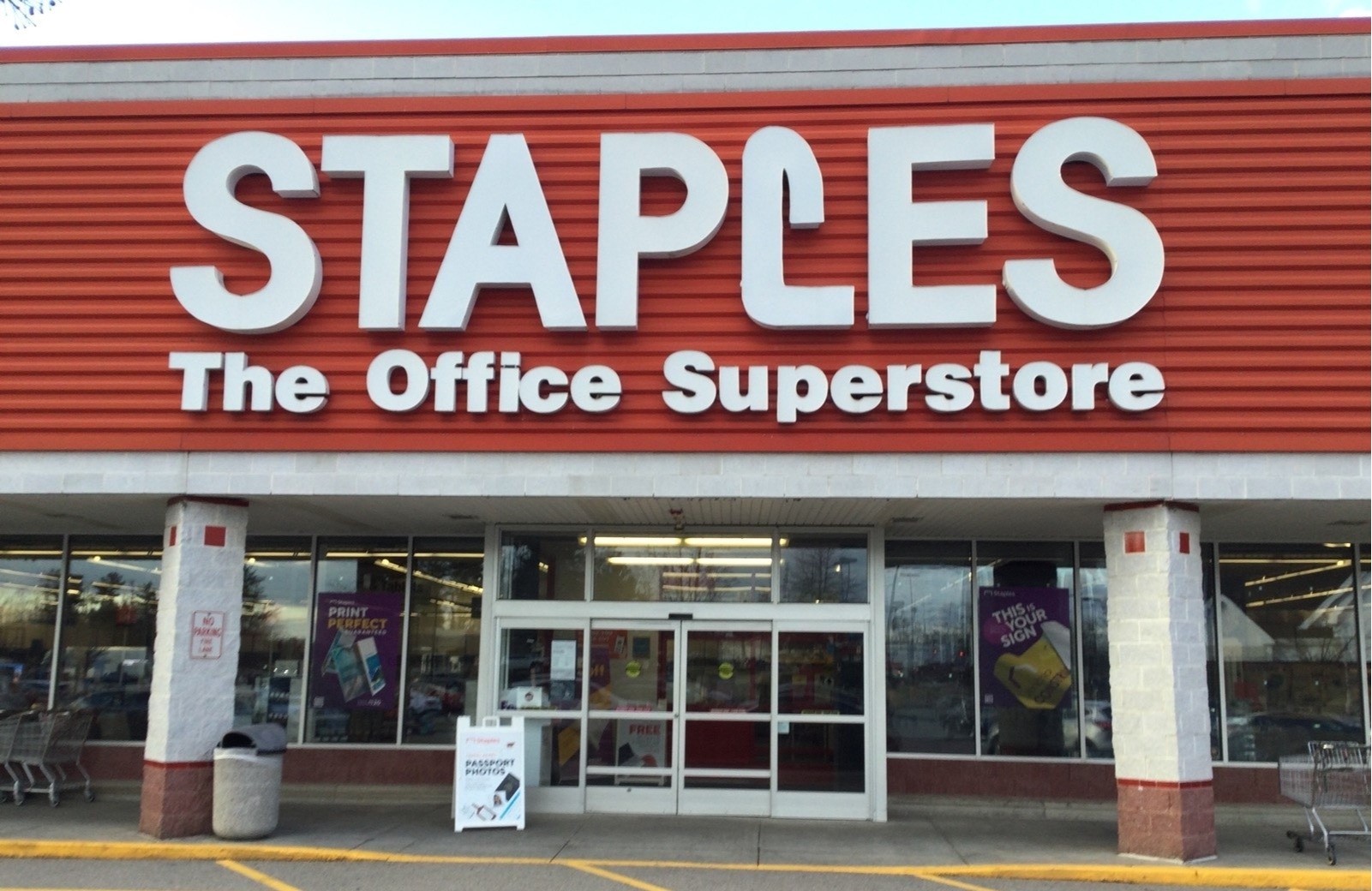 File:Staples (Wakefield Mall, South Kingstown, Rhode Island