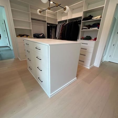 Richmond - Custom closets - walk-in closet with center island, drawers, shelving, and hanging space