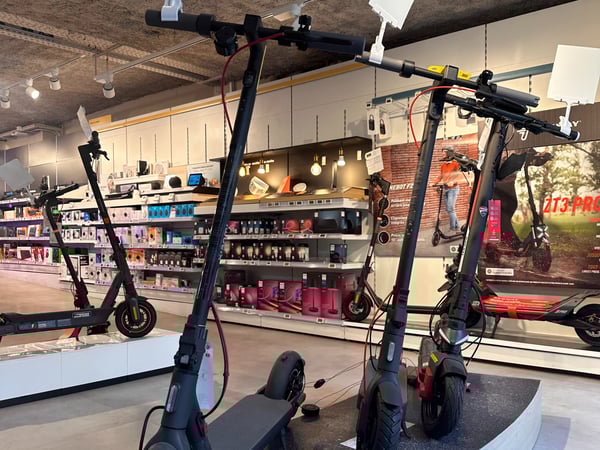 Rayon trotinette, trotinette electrique, velo electrique, batterie, accesoire de trotinette velos, 2 roues, 3 roues, casques, protege corps, gilet jaune,