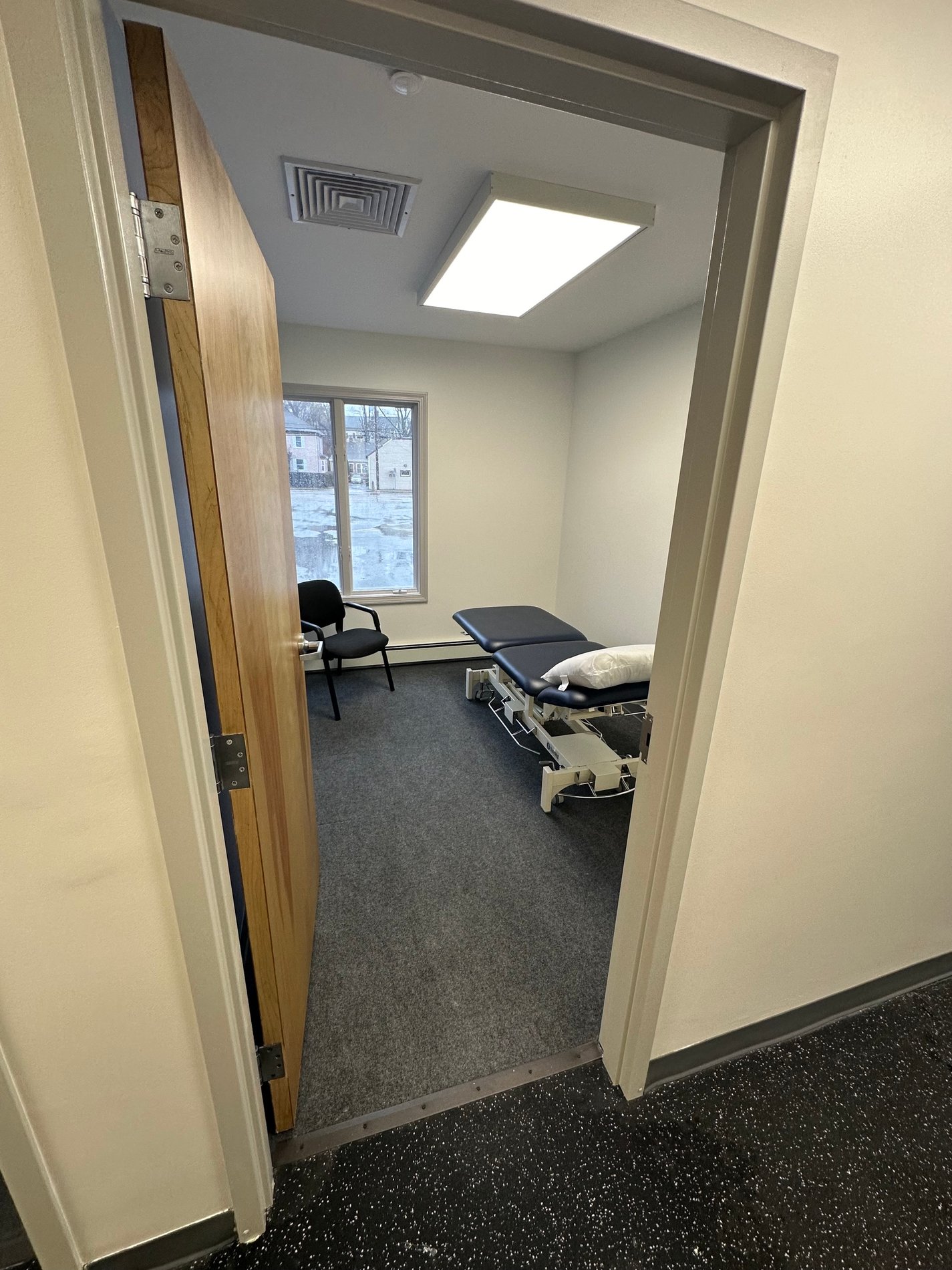 RI-WestWarwick-BSPT Patient care room.