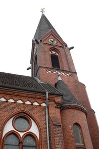 Gottesdienste:
jeden Sonntag um 10.00 Uhr
Sommerkirche:
Während der Sommerferien findet im Wechseln mit Ennigerloh Gottesdienst um 9.30 Uhr bzw. 11.00 Uhr statt. Die jeweilige Anfangszeit entnehmen Sie bitte dem Schaukasten an der Christuskirche.