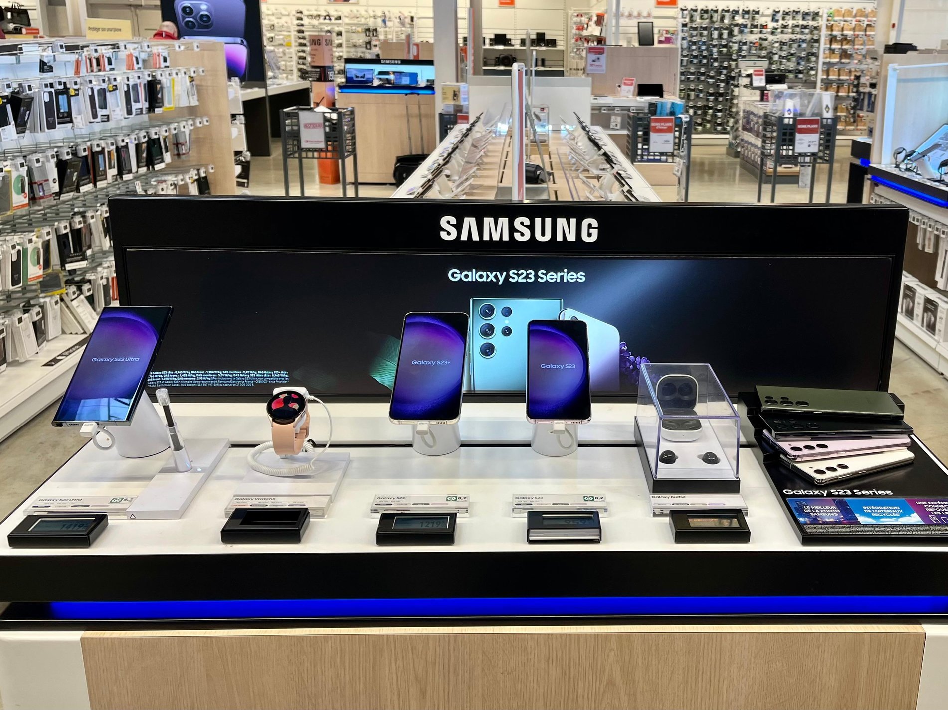 Smartphone Samsung S23 dans votre magasin Boulanger Colmar