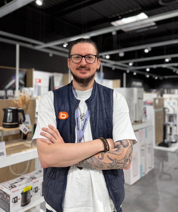 Photo portrait couleur Thomas collaborateur Boulanger