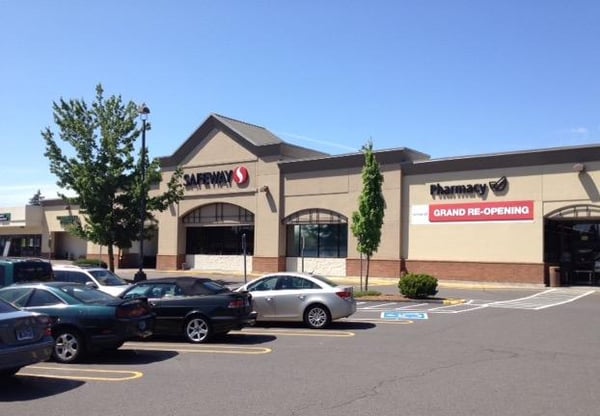 Safeway Store Front Picture at 17779 Boones Ferry Rd in Lake Oswego OR