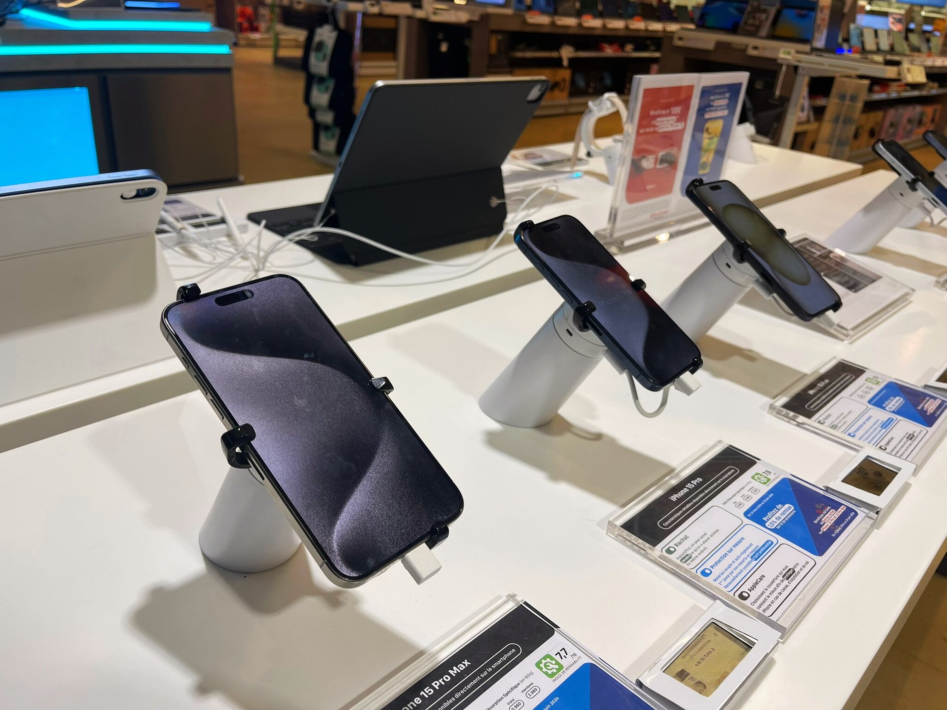 Rayon Apple, iPhone chez Boulanger Dijon Toison d'Or