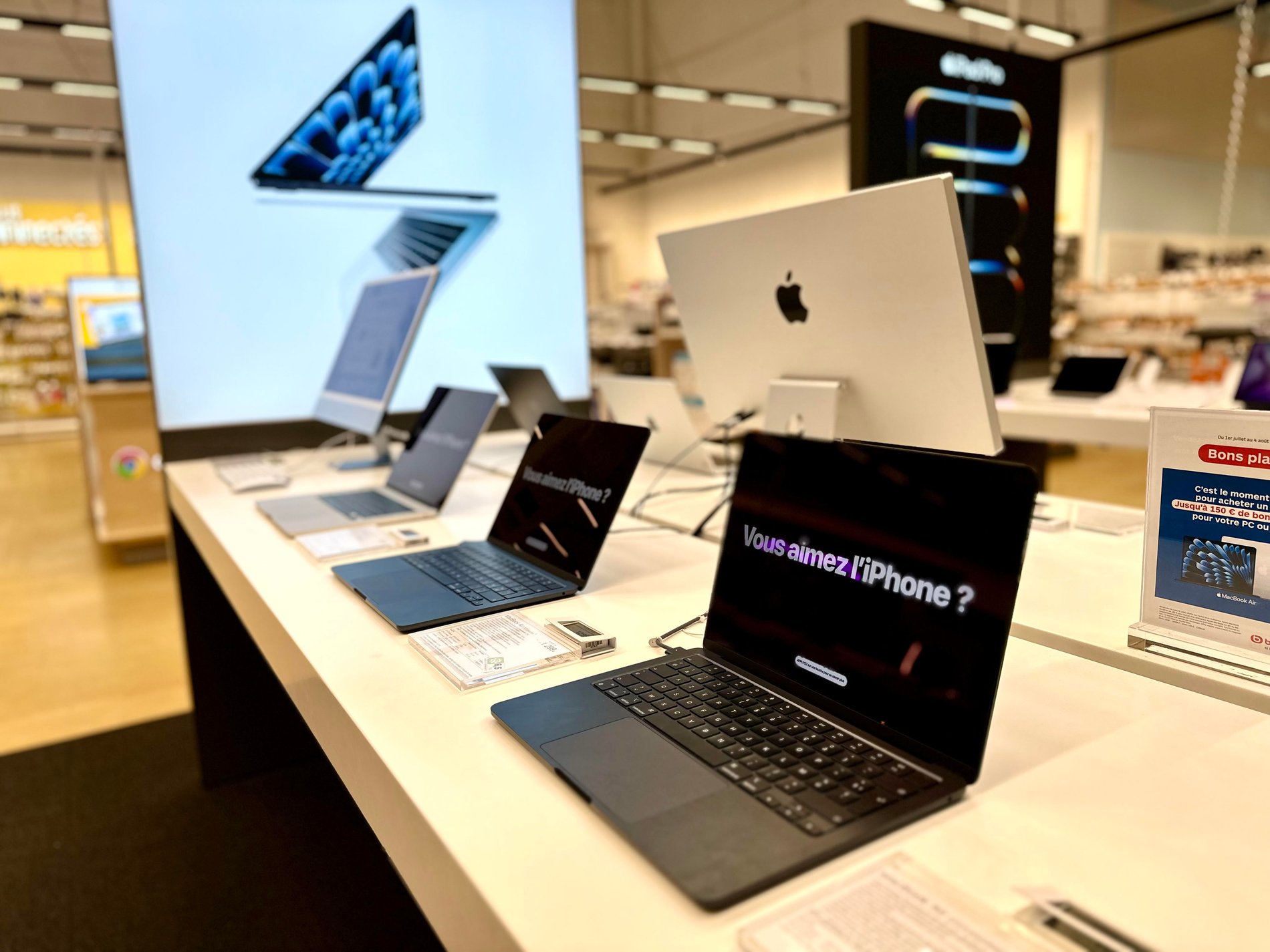 Table Apple Macbook air M2 et M3 chez Boulanger sarcelles