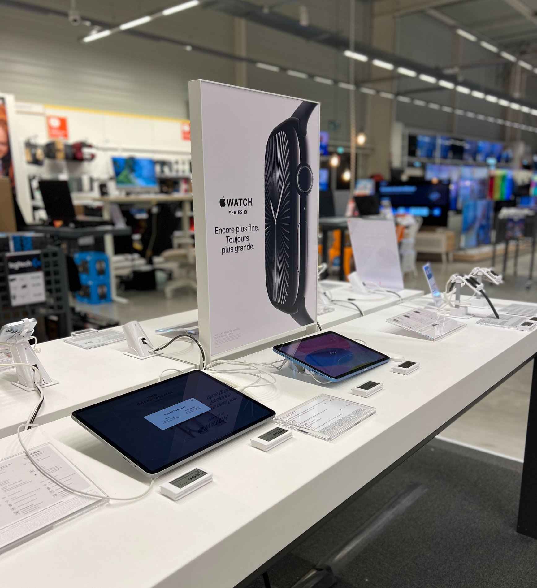 Table tablettes Apple et Apple Watch, Boulanger Fouquières-lès-Béthune