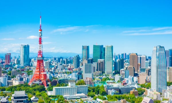 東京タワーと青空、東京の街並み
