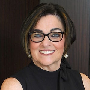 Lori Thomas headshot