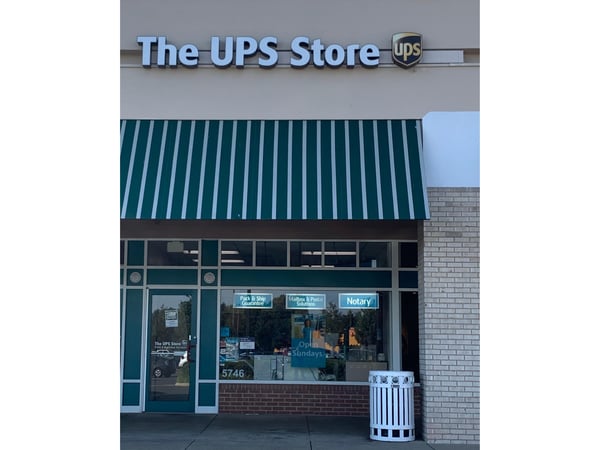 Facade of The UPS Store Colonnade At Union Mill