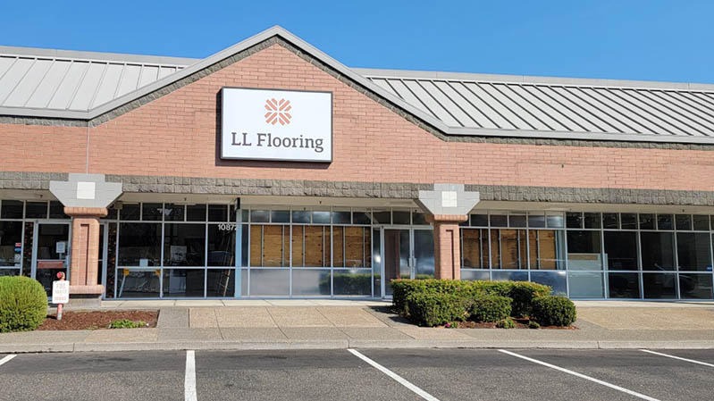 LL Flooring #1373 Milwaukie | 10872 SE Oak Street | Storefront