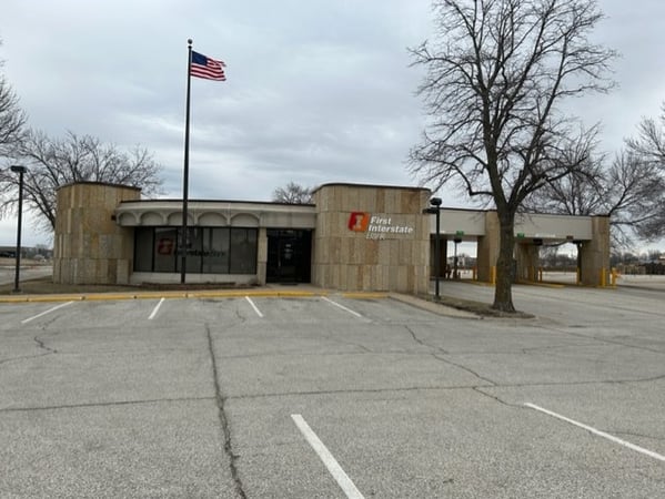 Exterior image of First Interstate Bank in Fort Dodge, Iowa.