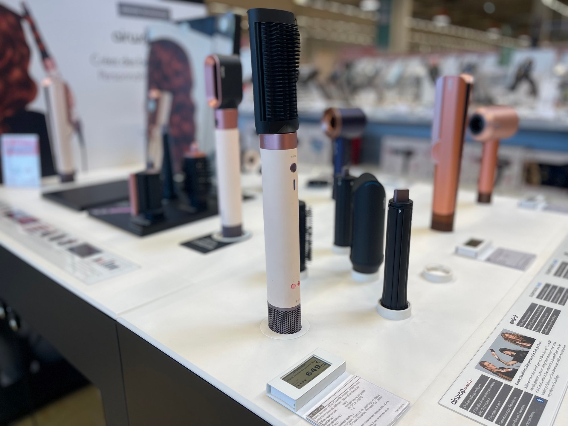 Airwrap dyson co-anda et ses accessoires de coiffage et de lissage, dernier nouvau produit de la gamme airwrap