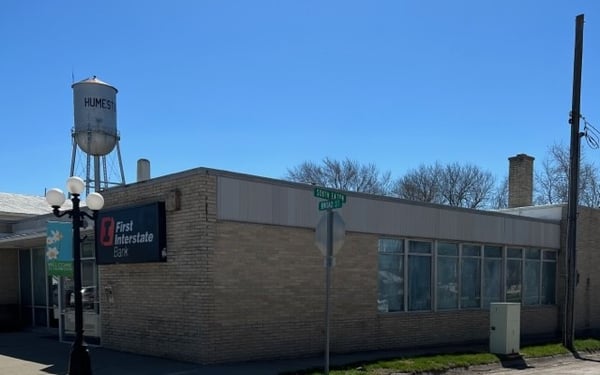 Exterior image of First Interstate Bank in Humeston, IA.