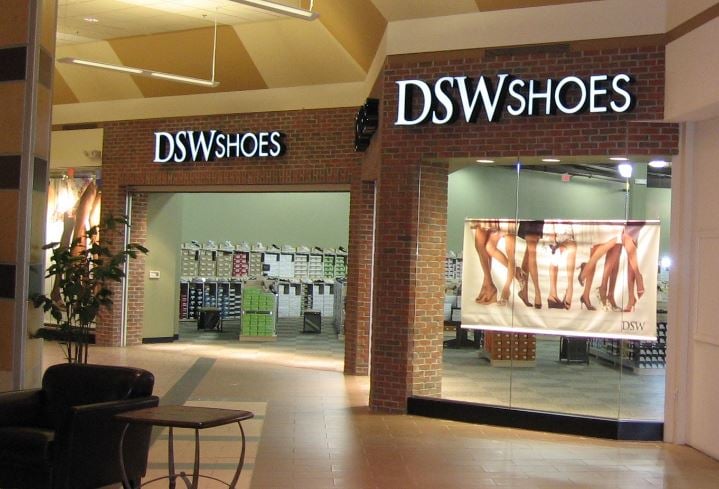 dsw womens shoes store hours