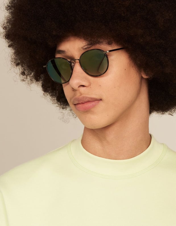 Bestseller sunglasses on model image