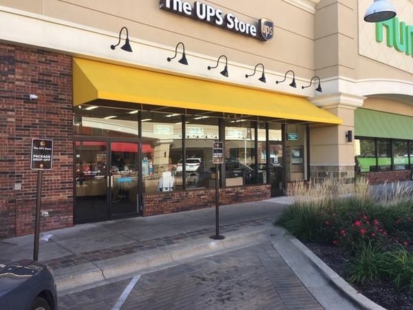 Exterior storefront image of The UPS Store #4847 in Peoria, IL