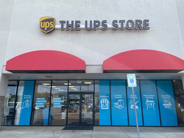 Fachada de The UPS Store West Bloomfield