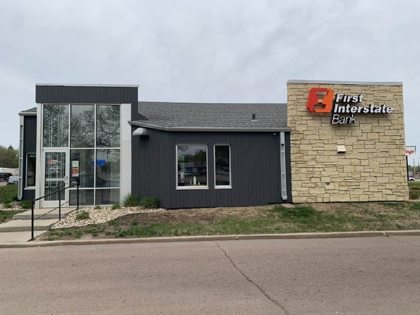 Exterior image of First Interstate Bank in Sioux Falls, SD.