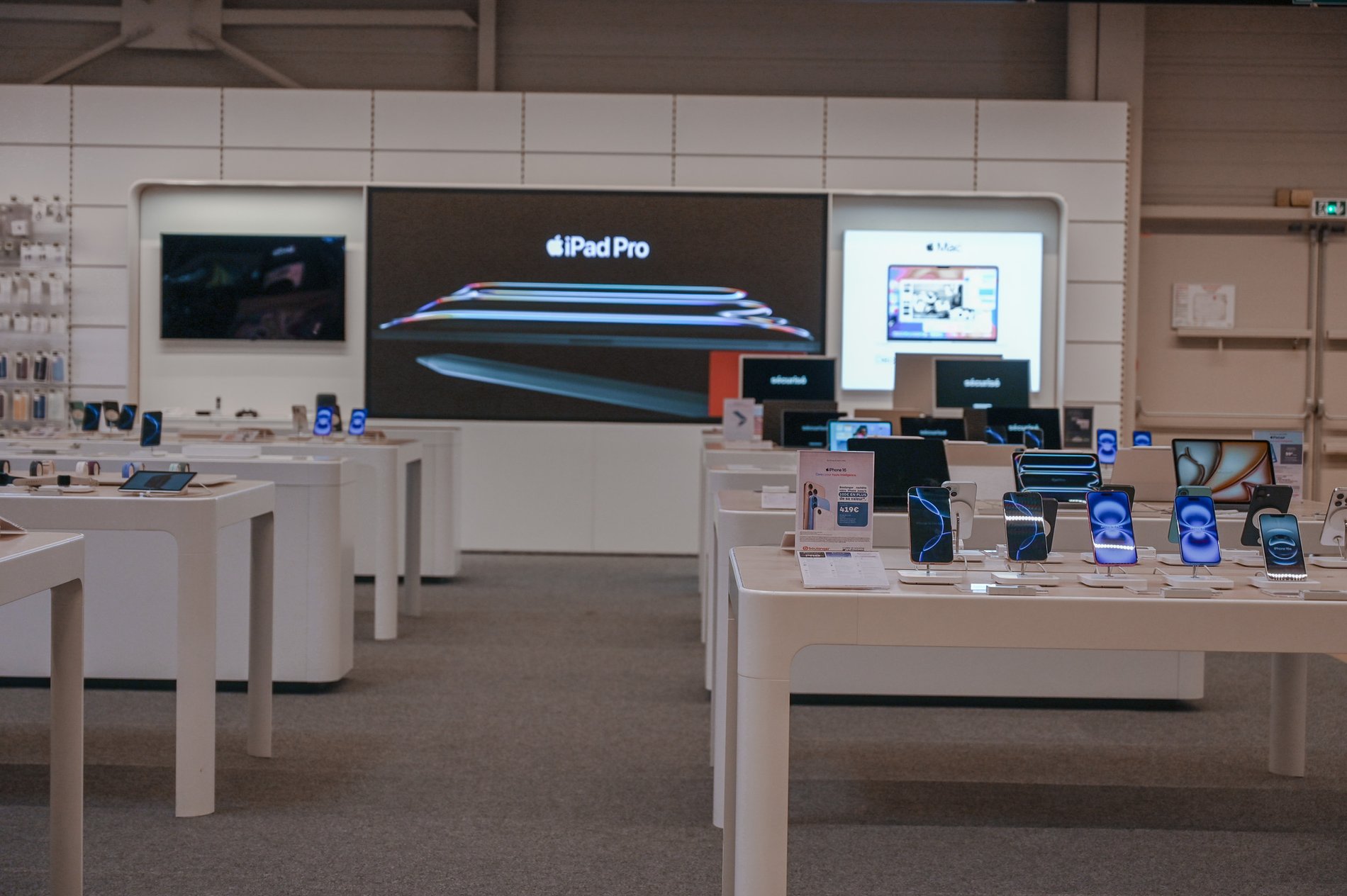 AppleShop écran iphone 16 magasin Boulanger Toulon - La Garde