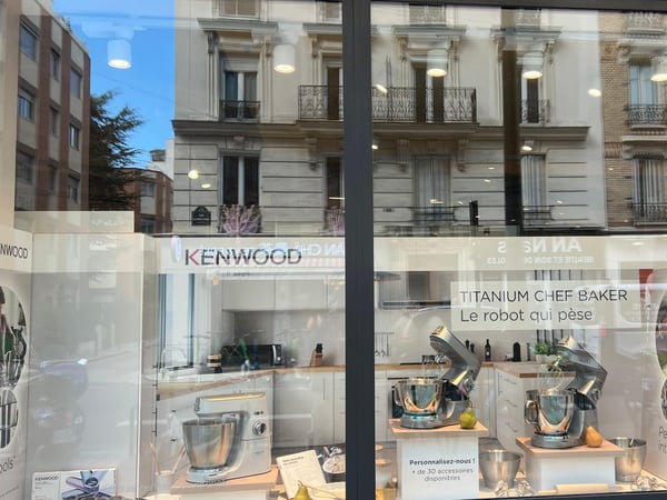 Vitrine KENWOOD de robots patissier à Boulanger Paris Beaugrenelle