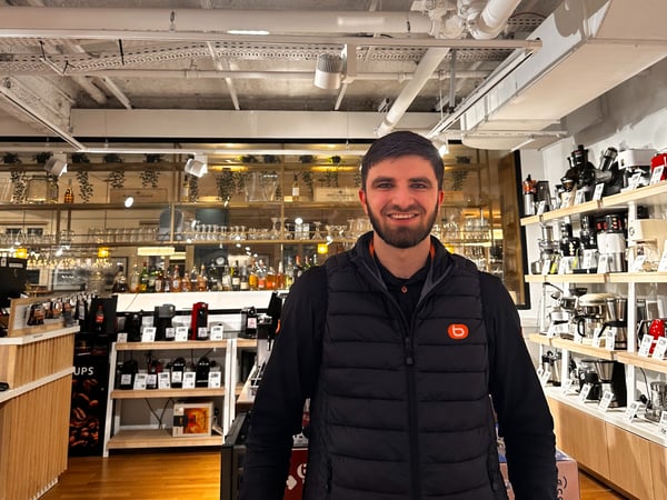 Thomas, équipier comptoir boulanger Nice Massena