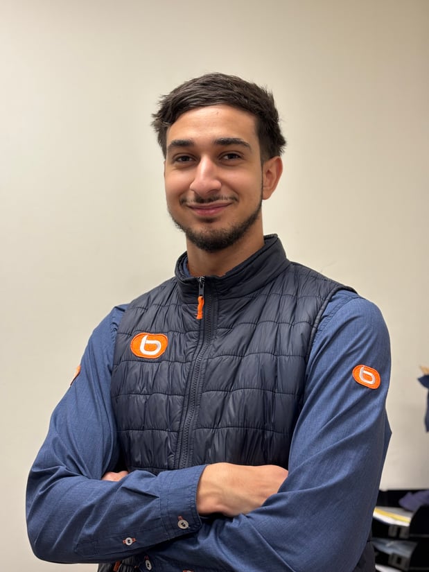 Samy, assistant manager