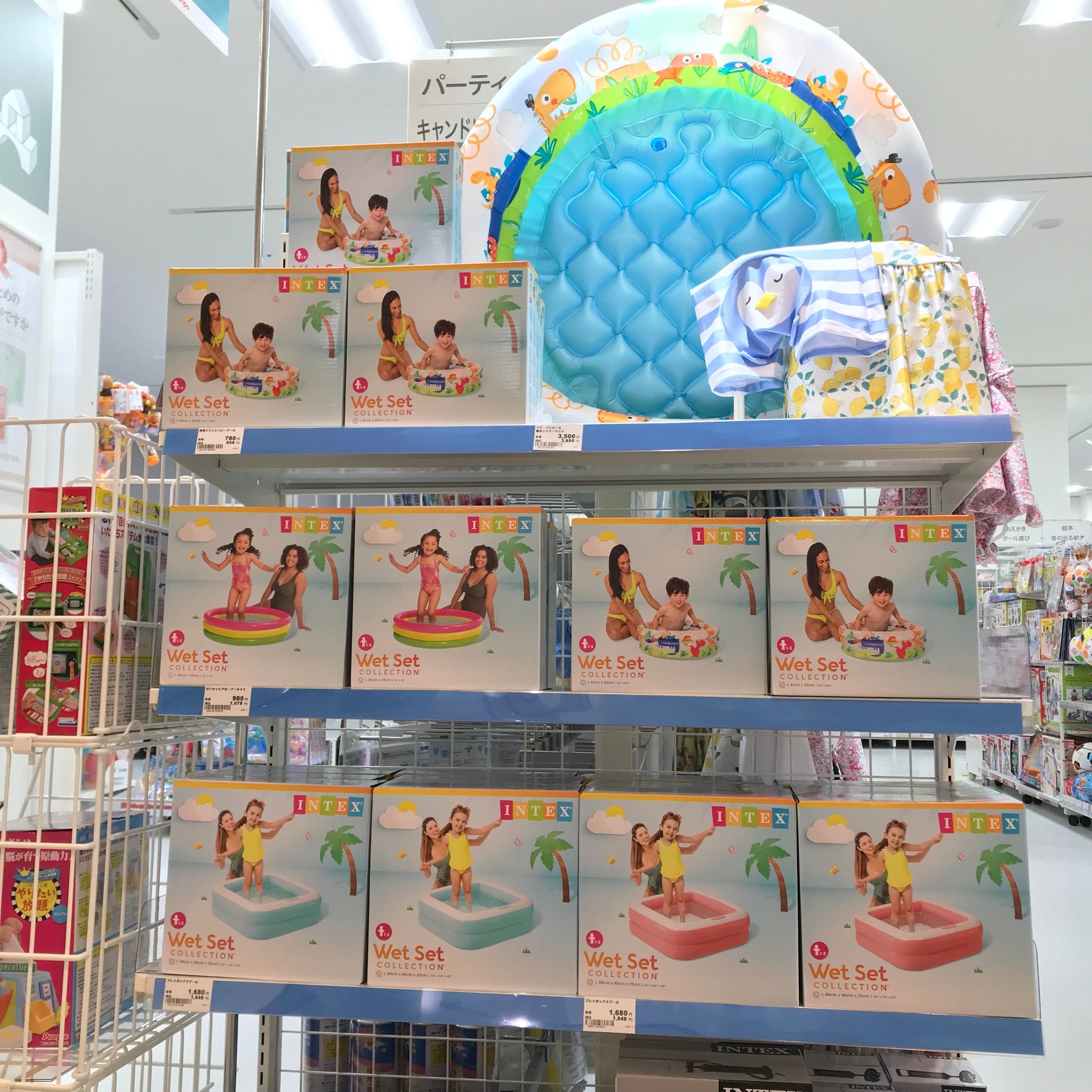 楽しい水遊びの季節がやってきました！！
水遊びパンツもご一緒のにどうぞ。