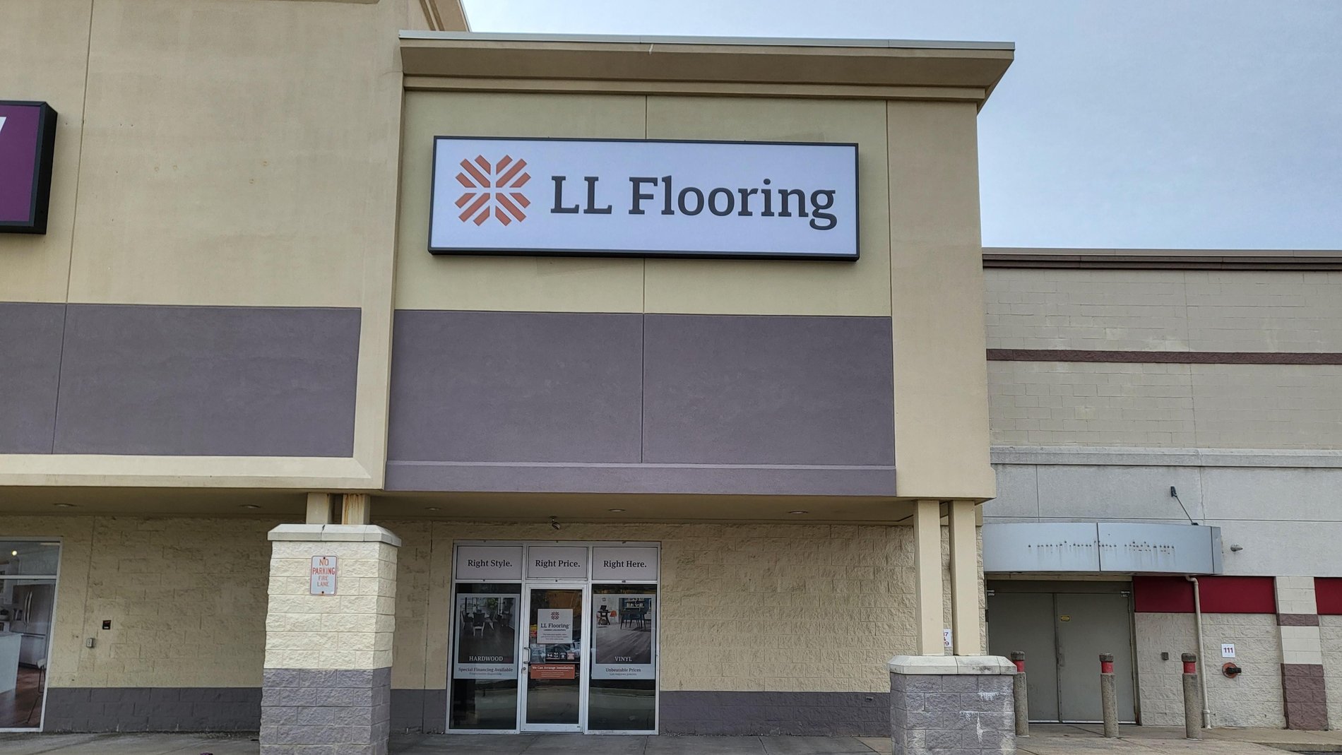 LL Flooring #1086 Bolingbrook | 117 South Weber Road | Storefront
