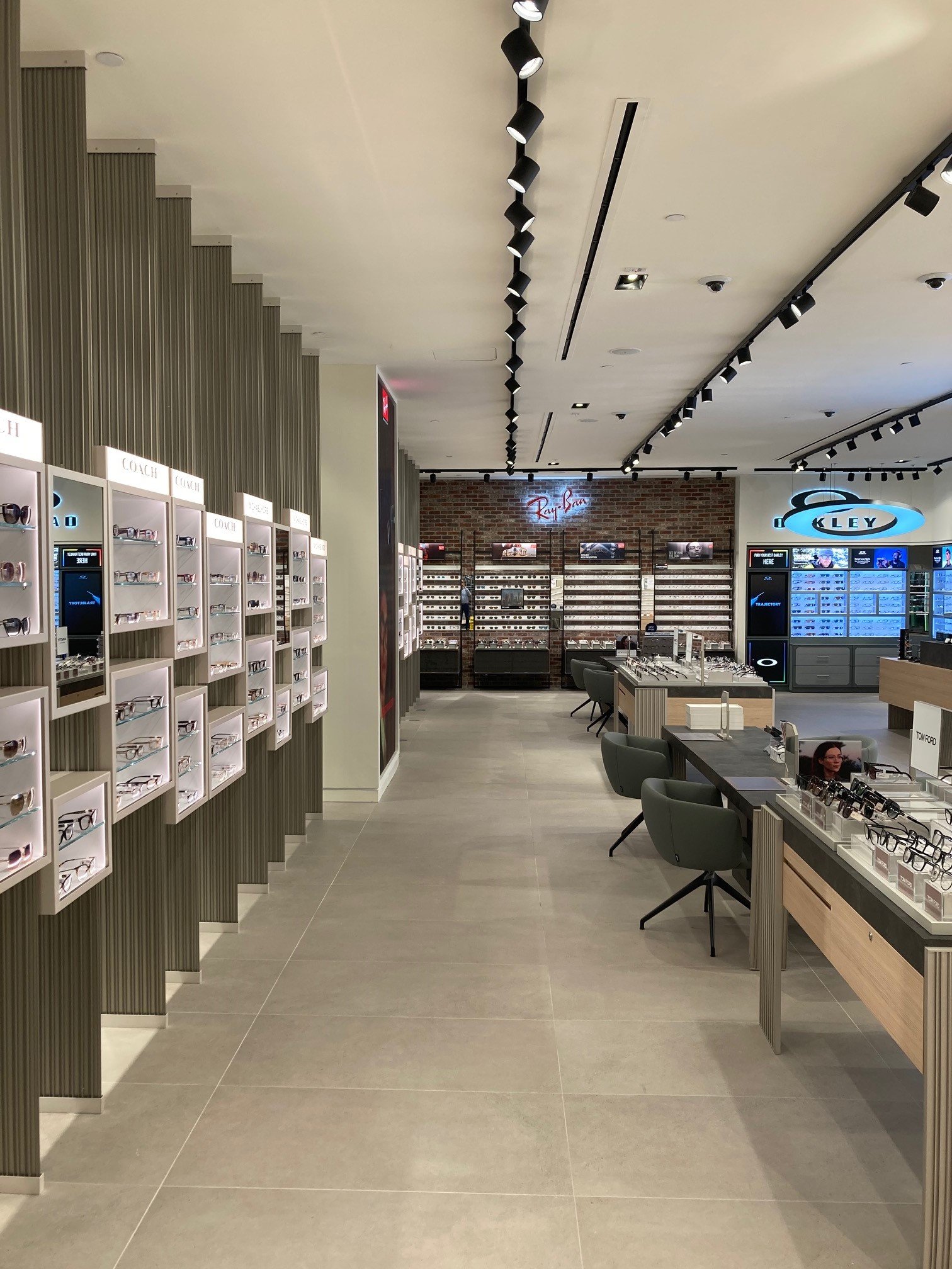 Aventura, FL | 19575 Biscayne Blvd 