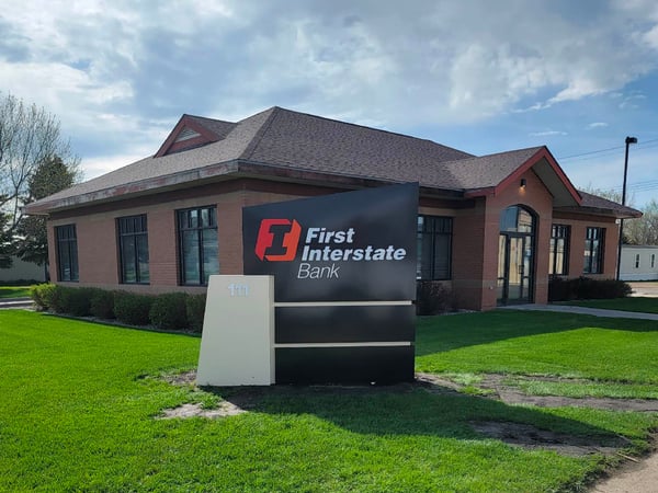 Exterior image of First Interstate Bank in Gettysburg, SD.