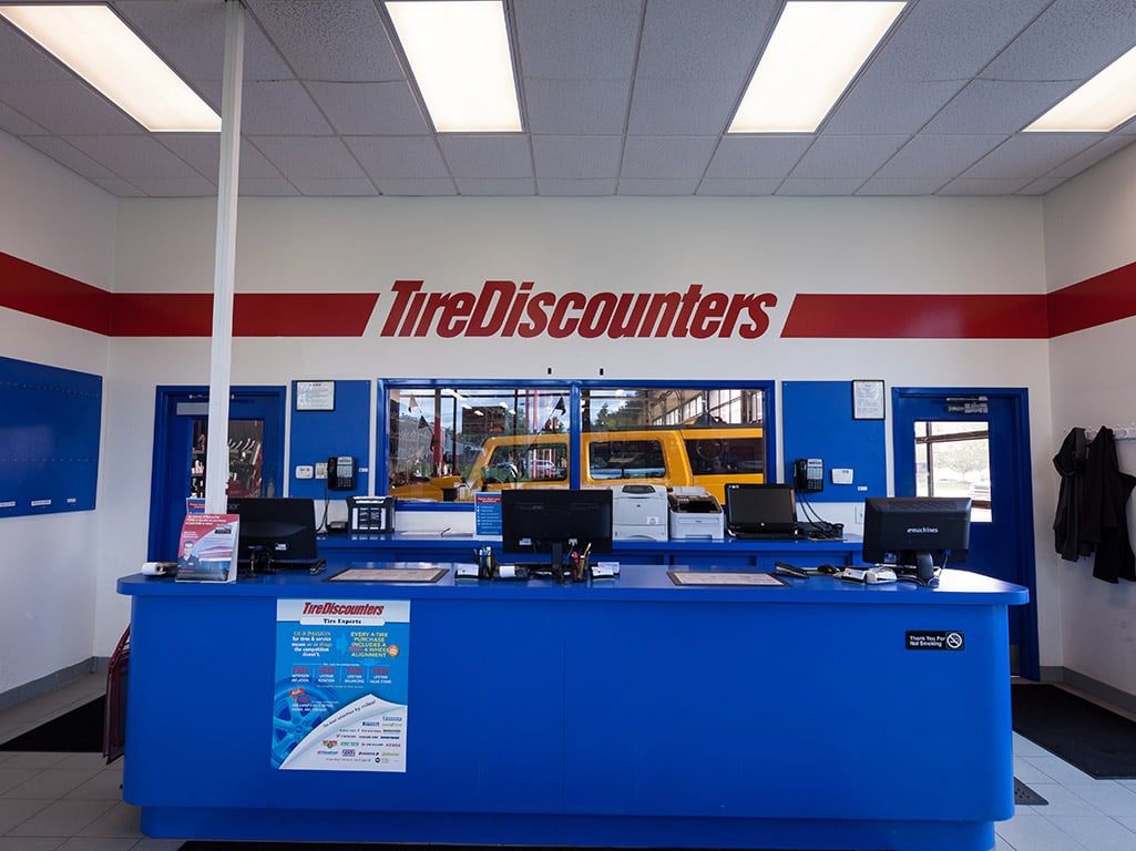 Tire Discounters Slate Ridge tires, alignment, brakes, autoglass in
