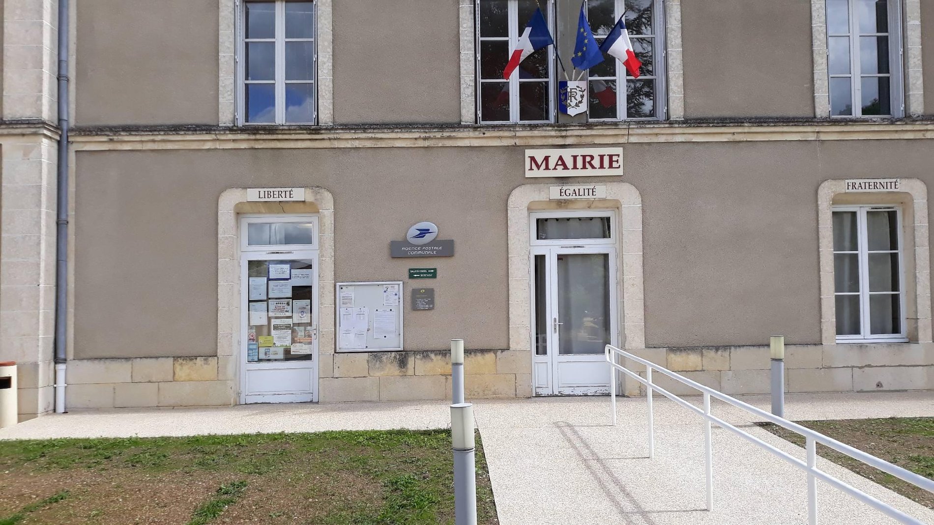 Photo du point La Poste Agence Communale VOUZAILLES Mairie