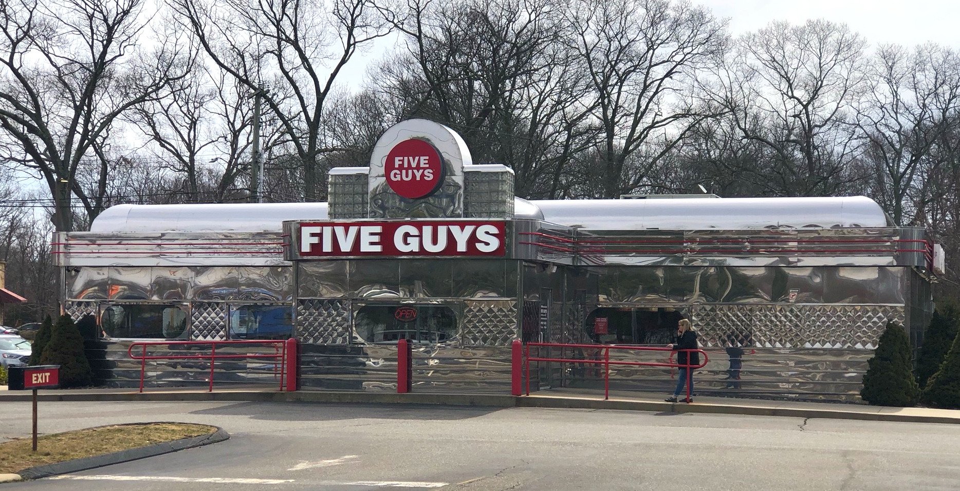 Five Guys Groton: Cheeseburger, hot dog, fries, and milkshakes in Groton