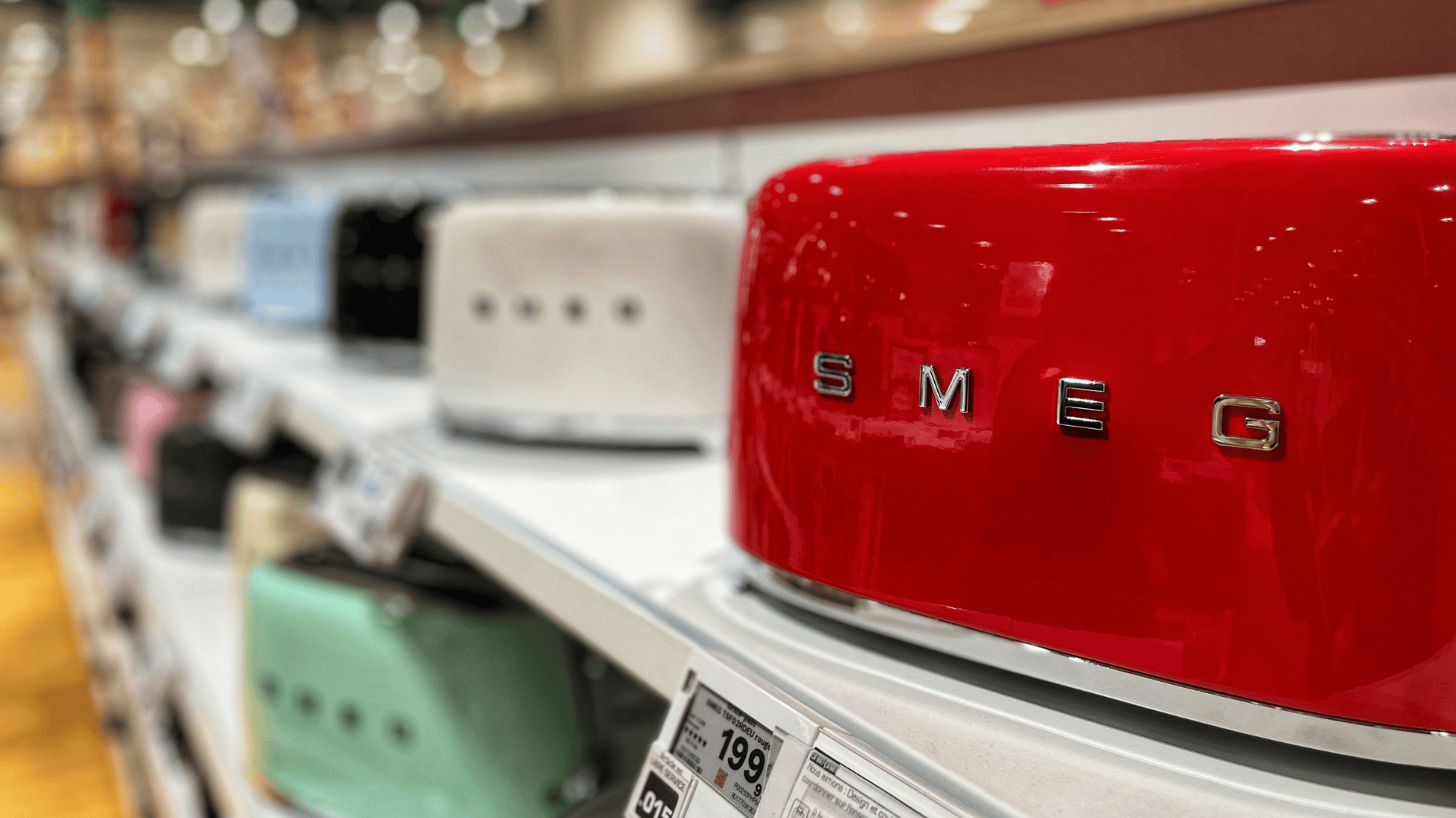Grille pain Smeg dans votre magasin d'électroménager Boulanger Nice Cap 3000